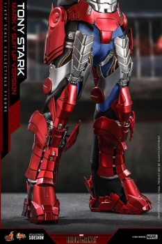 |HOT TOYS - Iron Man 2 - Tony Stark (Mark V Suit Up Version)