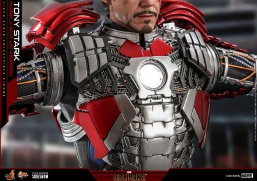 |HOT TOYS - Iron Man 2 - Tony Stark (Mark V Suit Up Version)