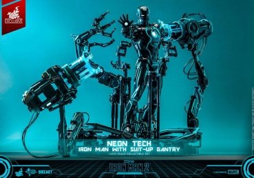 |HOT TOYS - Iron Man 2 - 1/6 - Neon Tech Iron Man mit Suit-Up Gantry