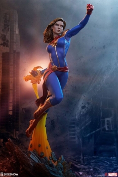SIDESHOW Captain Marvel