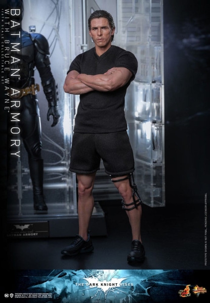 |HOT TOYS - The Dark Knight Rises - 1/6 - Batman Armory with Bruce Wayne