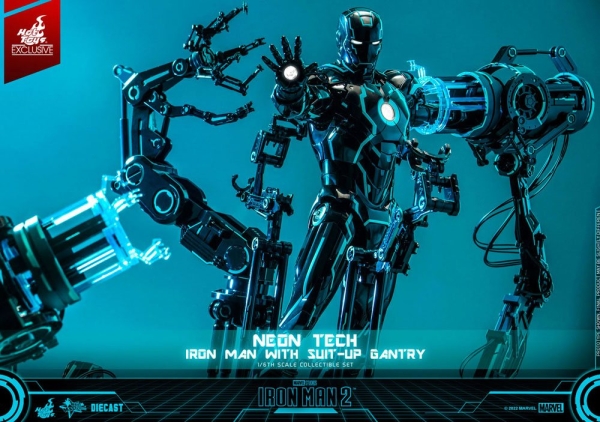 |HOT TOYS - Iron Man 2 - 1/6 - Neon Tech Iron Man mit Suit-Up Gantry