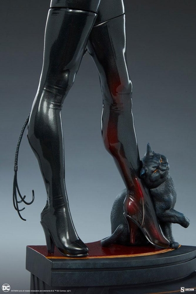 |SIDESHOW - DC Comics Premium Format Statue - Catwoman